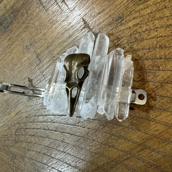 Quartz Crystal Hair Clip With Gold Raven Skull - Picture 6 of 6